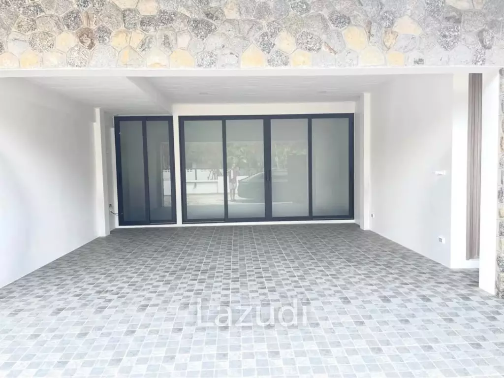Spacious 3-Bedroom Pool Villa with Private Garden for Sale in Pa Klok