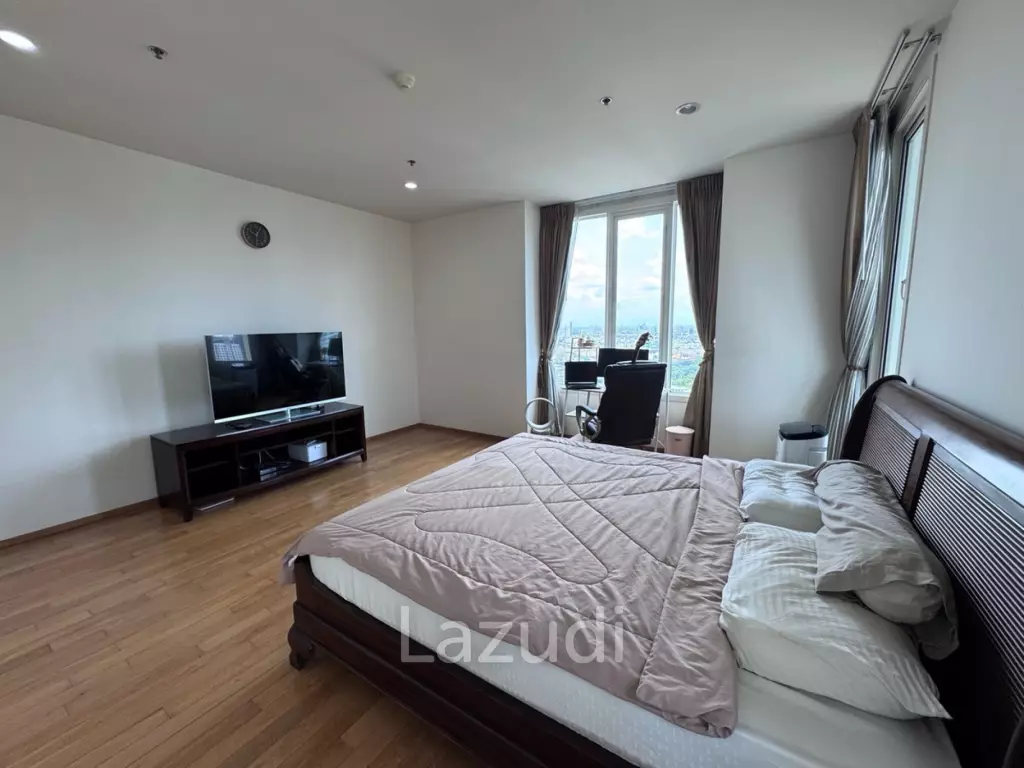 114 sqm high floor condo at The Empire Place Sathorn Bangkok