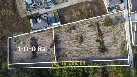 Земельный участок площадью 1600 кв. м / расчищен / удачное местоположение