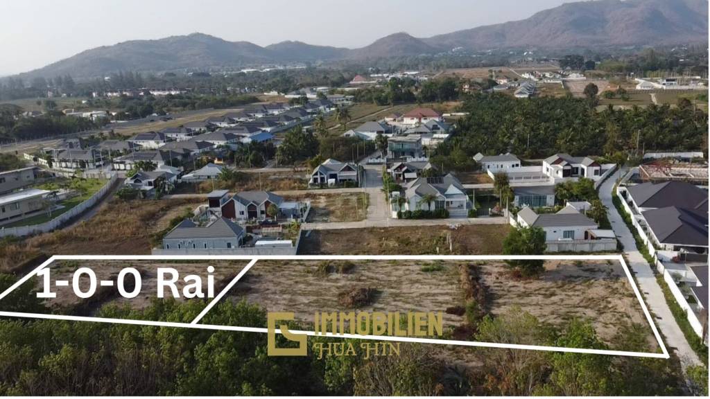 Земельный участок площадью 1600 кв. м / расчищен / удачное местоположение