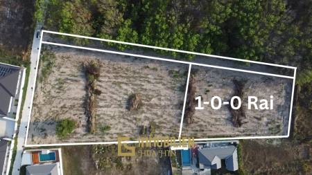 Земельный участок площадью 1600 кв. м / расчищен / удачное местоположение