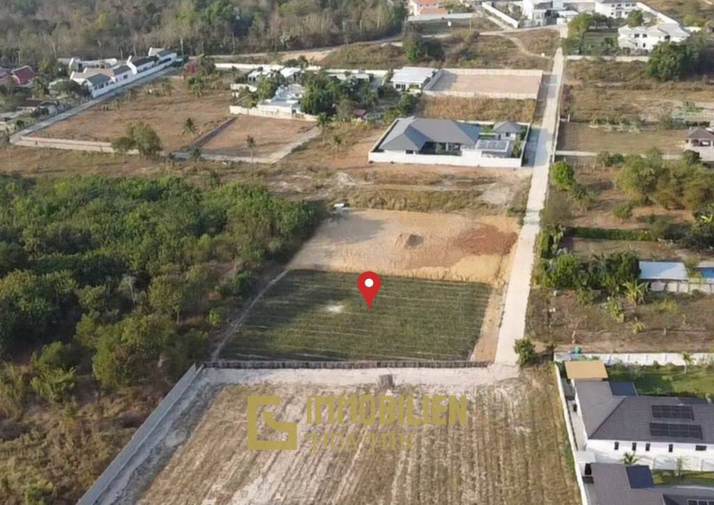 Земельный участок площадью 1600 кв. м / расчищен / удачное местоположение