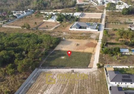 Земельный участок площадью 1600 кв. м / расчищен / удачное местоположение