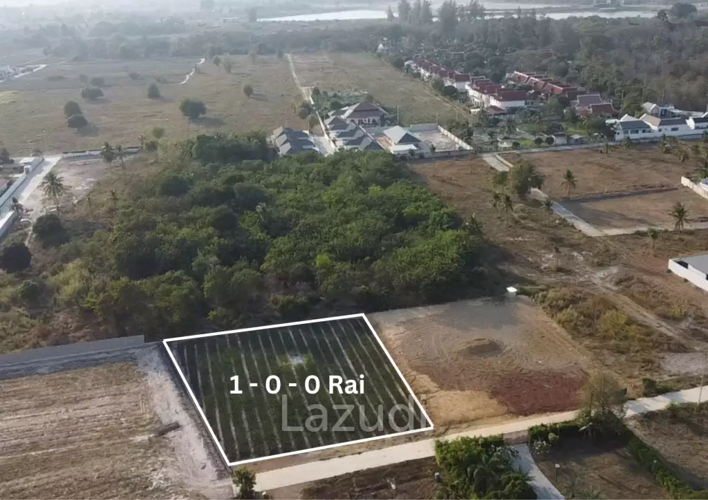 Freehold 1 Rai Plot for Sale in Hin Lek Fai