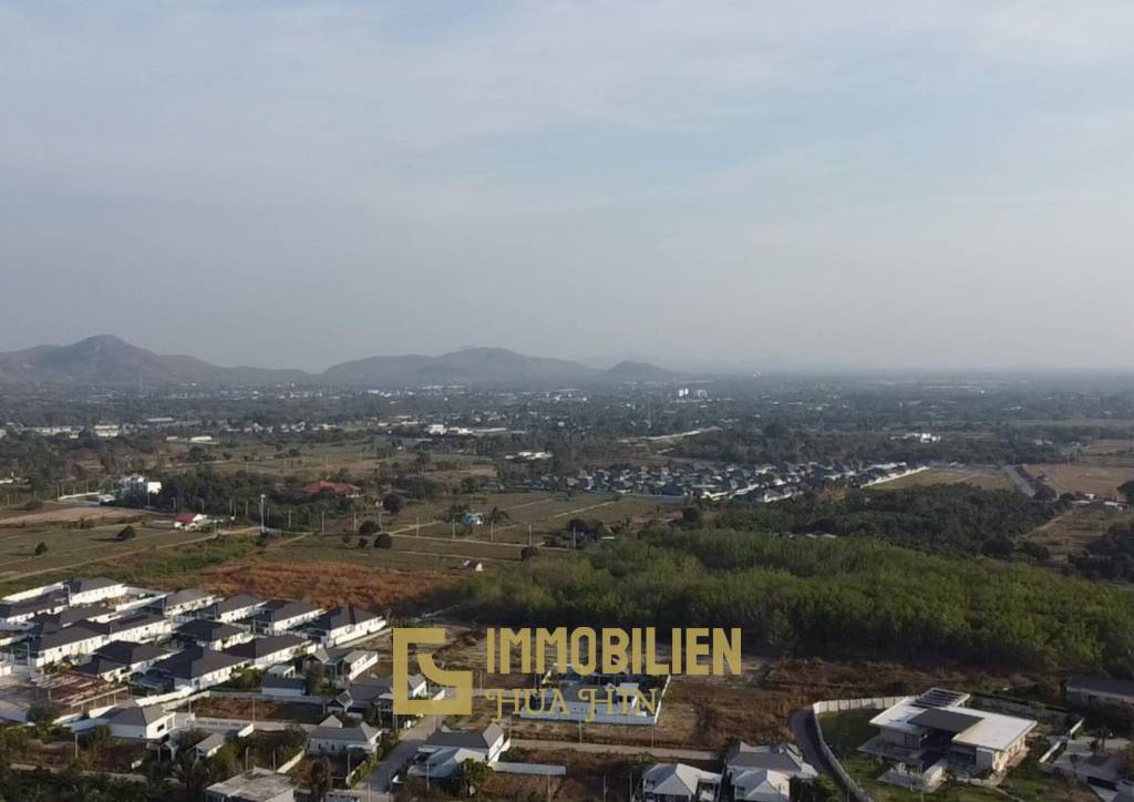 Земельный участок площадью 1600 кв. м / расчищен / удачное местоположение