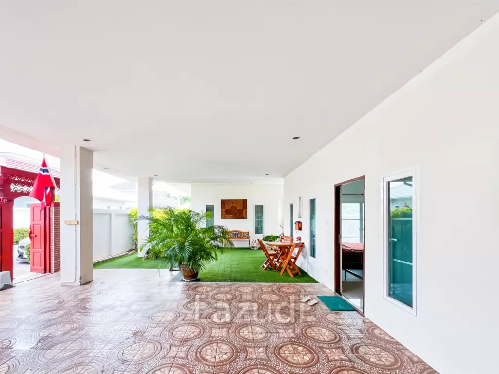 380 sqm Pool Villa in Thap Tai Hua Hin Freehold