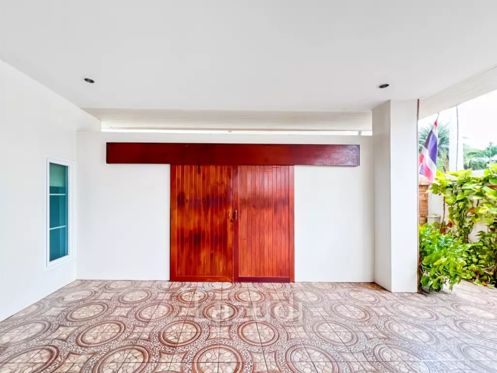 380 sqm Pool Villa in Thap Tai Hua Hin Freehold