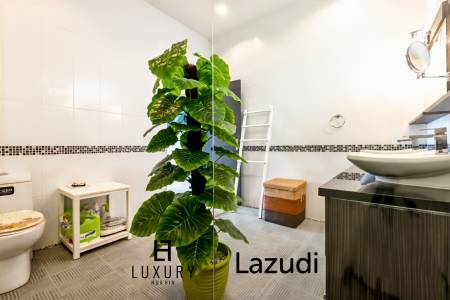 380 m² habitables / 6 chambres + 5 salles de bains / entièrement meublé