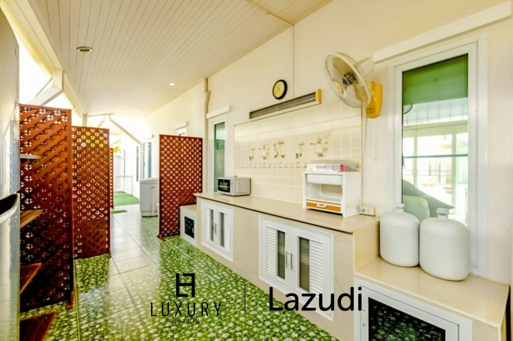 380 m² habitables / 6 chambres + 5 salles de bains / entièrement meublé