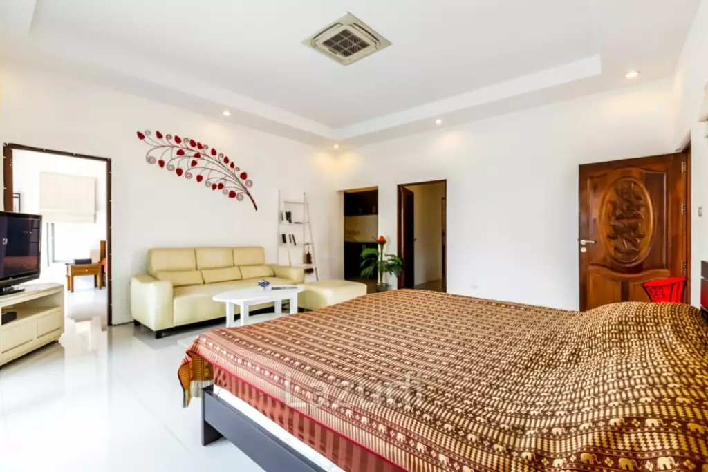 380 sqm Pool Villa in Thap Tai Hua Hin Freehold