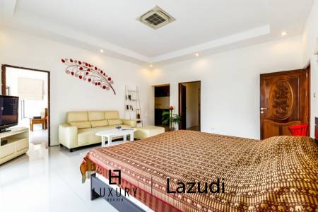 380 m² habitables / 6 chambres + 5 salles de bains / entièrement meublé