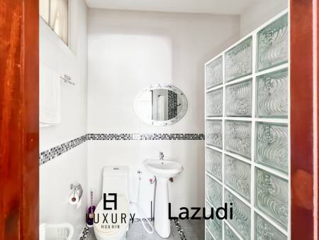 380 m² habitables / 6 chambres + 5 salles de bains / entièrement meublé