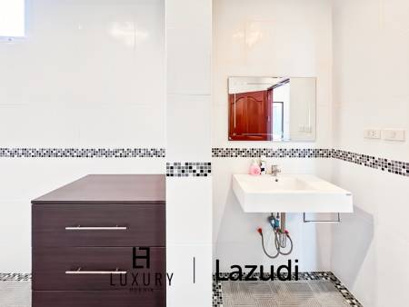 380 m² habitables / 6 chambres + 5 salles de bains / entièrement meublé