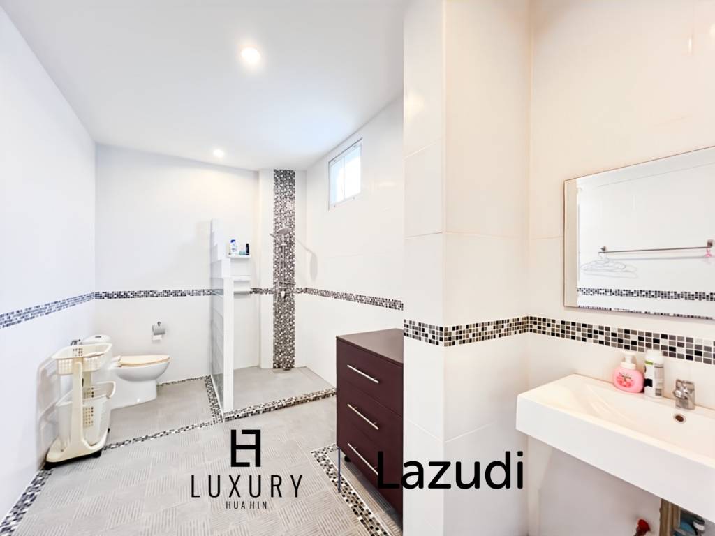 380 m² habitables / 6 chambres + 5 salles de bains / entièrement meublé