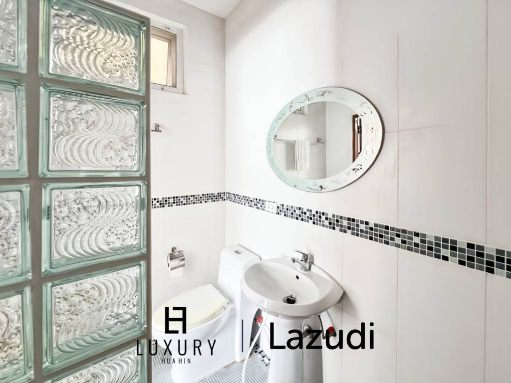 380 m² habitables / 6 chambres + 5 salles de bains / entièrement meublé