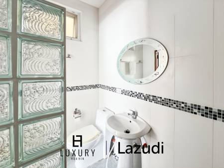 380 m² habitables / 6 chambres + 5 salles de bains / entièrement meublé