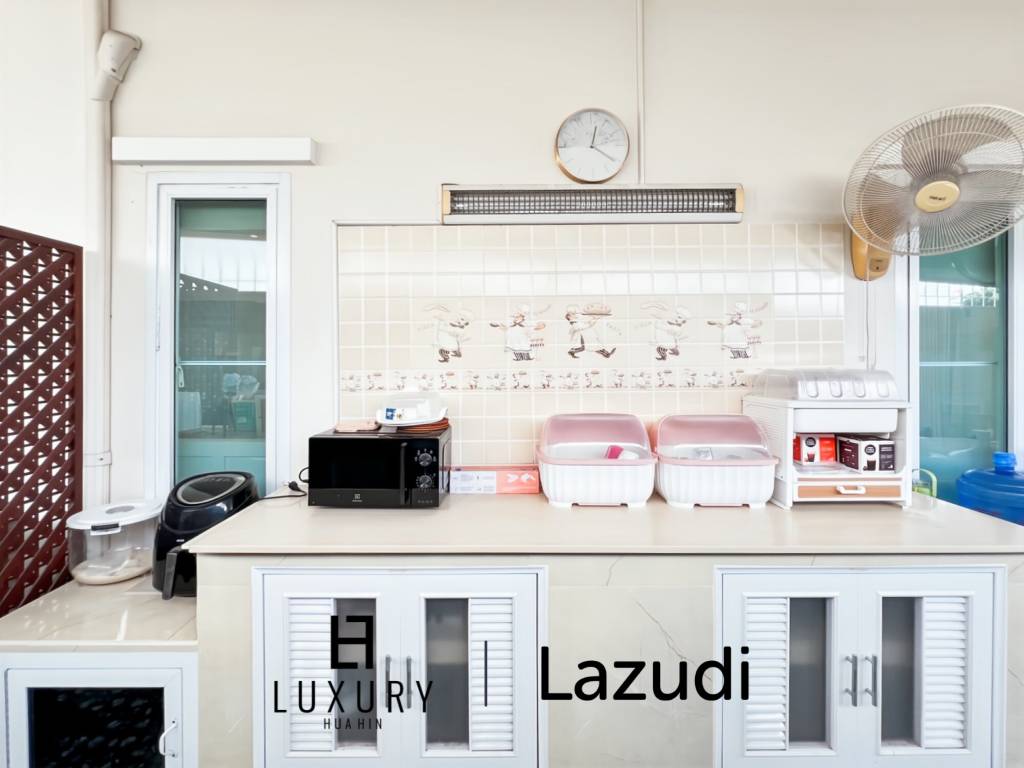 380 m² habitables / 6 chambres + 5 salles de bains / entièrement meublé