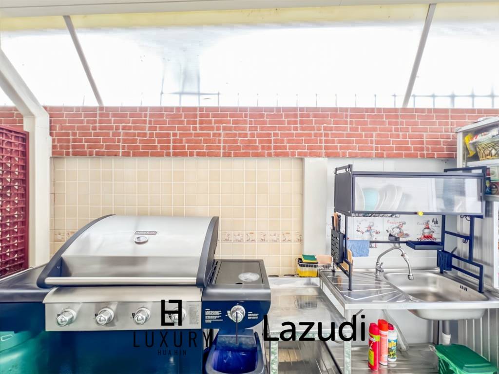 380 m² habitables / 6 chambres + 5 salles de bains / entièrement meublé