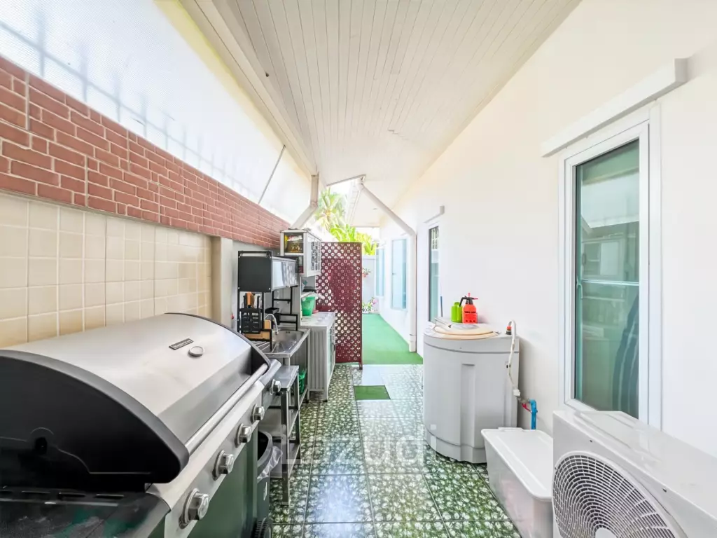 380 sqm Pool Villa in Thap Tai Hua Hin Freehold