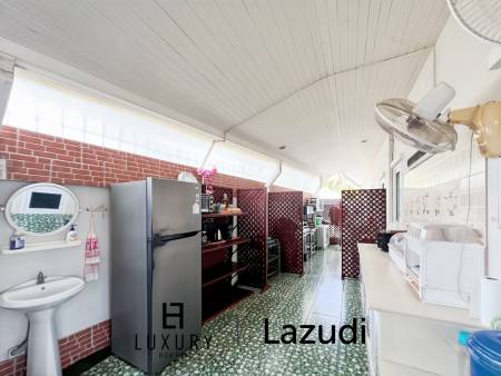 380 m² habitables / 6 chambres + 5 salles de bains / entièrement meublé