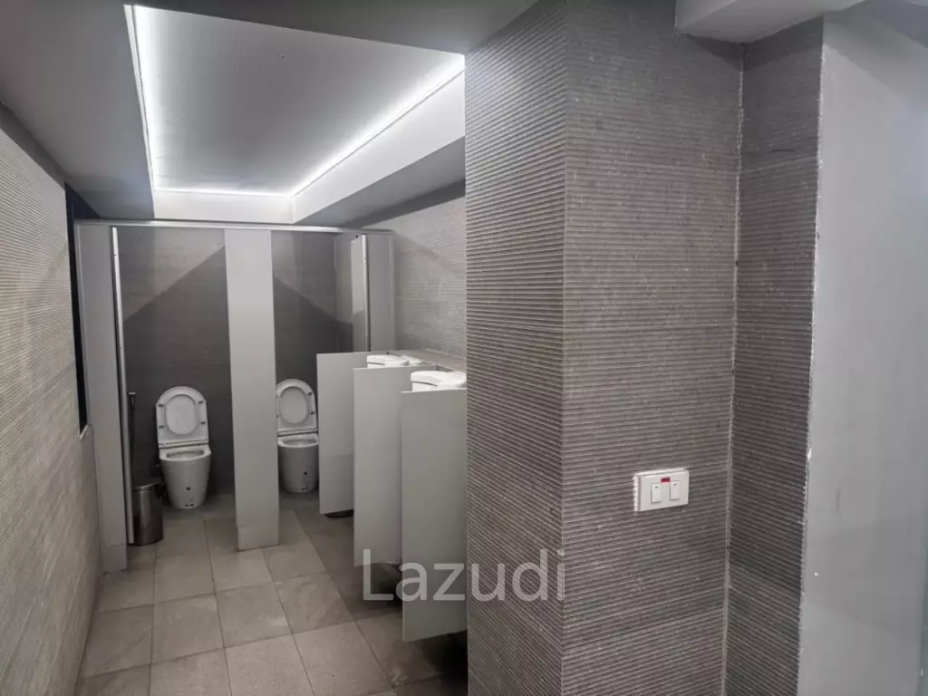 1100 sqm 8-Storey Commercial Building with Rooftop Terrace in Suan Luang Bangkok
