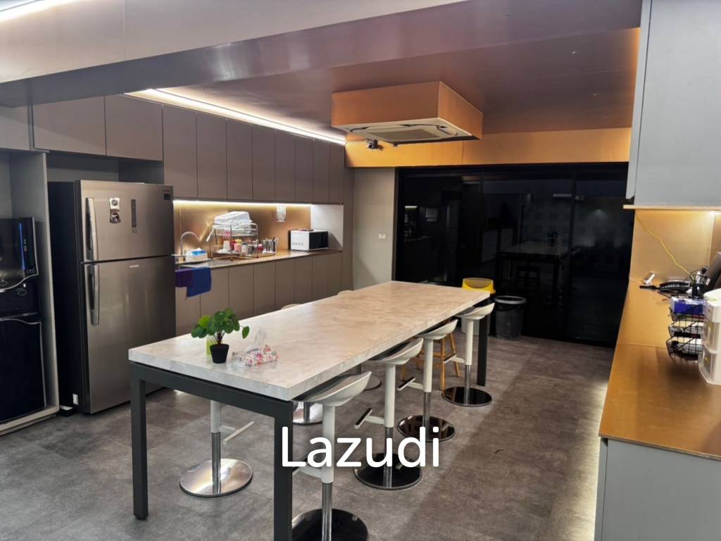 1100 sqm 8-Storey Commercial Building with Rooftop Terrace in Suan Luang Bangkok