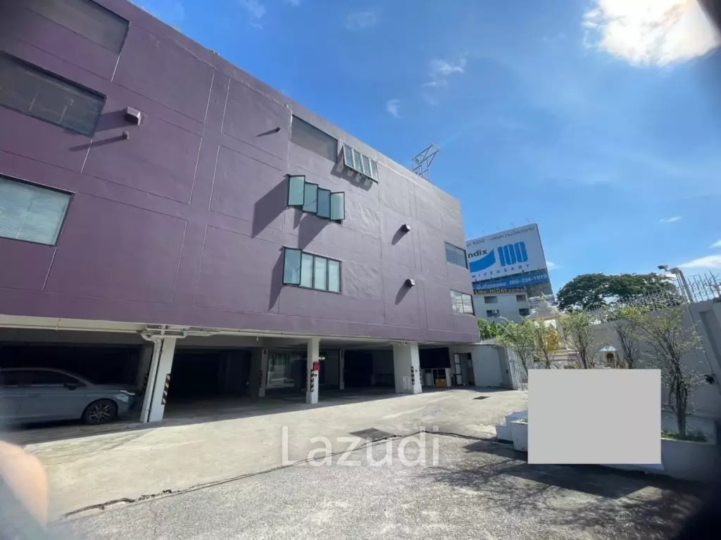 1100 sqm 8-Storey Commercial Building with Rooftop Terrace in Suan Luang Bangkok