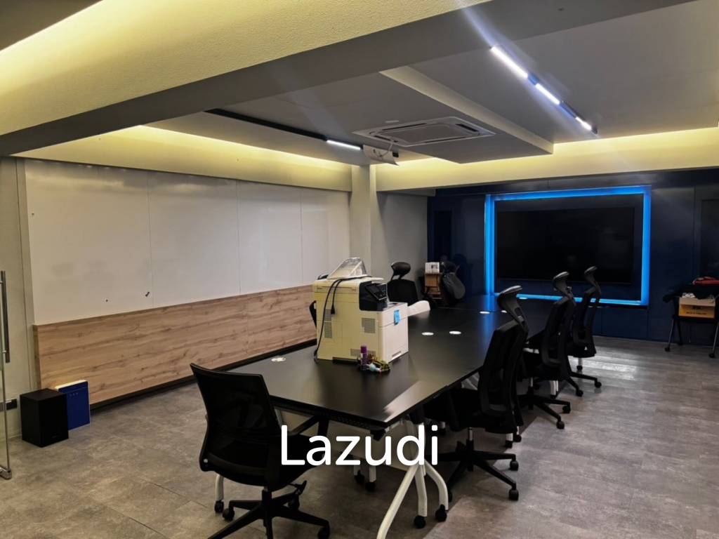 1100 sqm 8-Storey Commercial Building with Rooftop Terrace in Suan Luang Bangkok