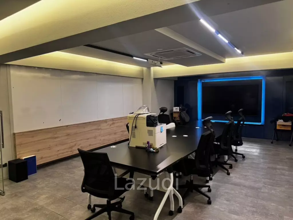 1100 sqm 8-Storey Commercial Building with Rooftop Terrace in Suan Luang Bangkok