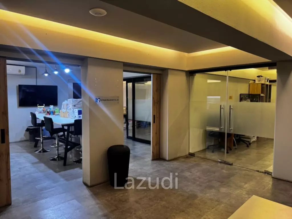 1100 sqm 8-Storey Commercial Building with Rooftop Terrace in Suan Luang Bangkok