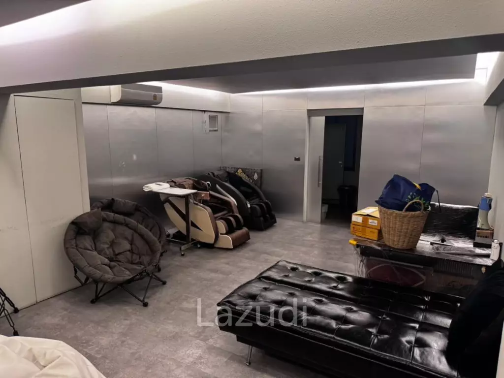 1100 sqm 8-Storey Commercial Building with Rooftop Terrace in Suan Luang Bangkok