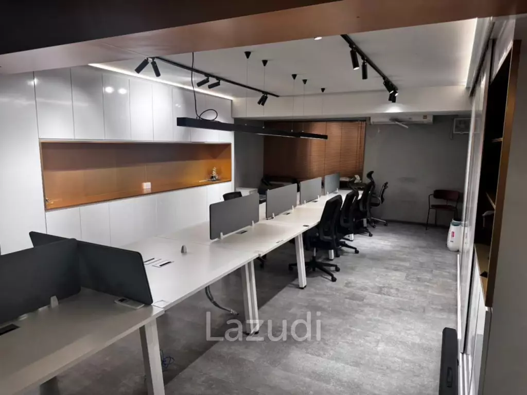 1100 sqm 8-Storey Commercial Building with Rooftop Terrace in Suan Luang Bangkok