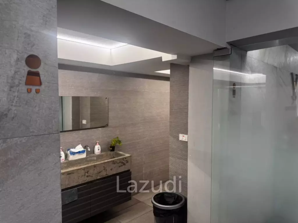 1100 sqm 8-Storey Commercial Building with Rooftop Terrace in Suan Luang Bangkok