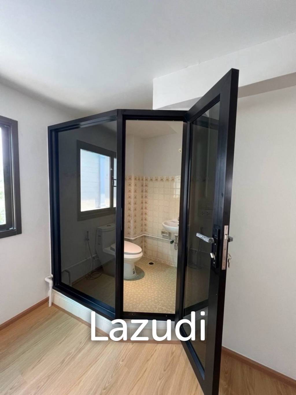 4 bedroom 4 bathroom with a roof top terrace 250 sqm Townhouse in Charoen Nakhon