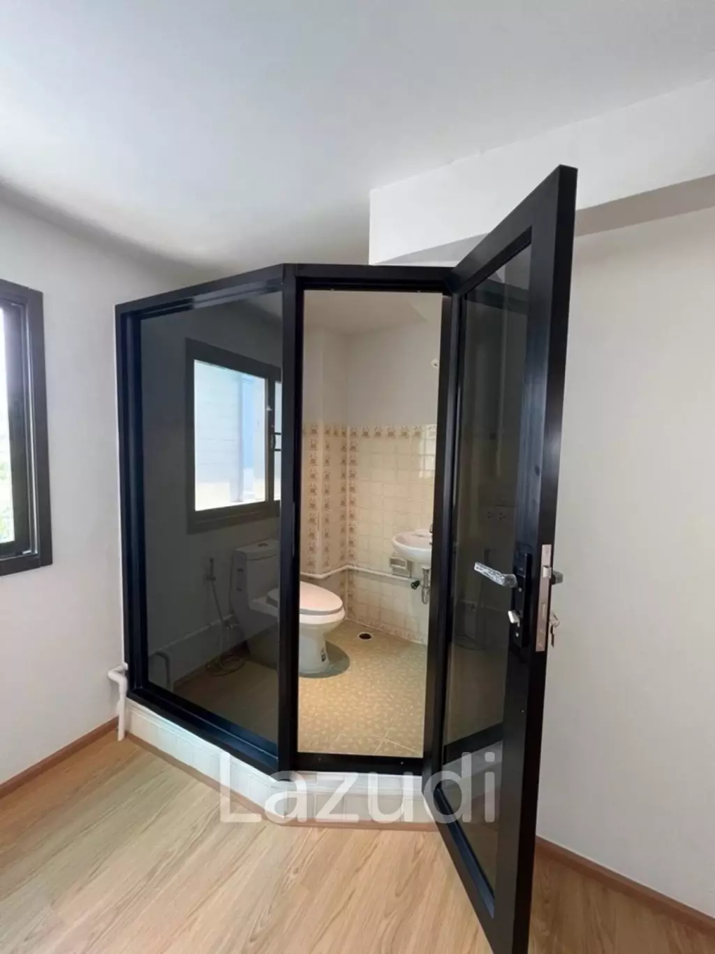 4 bedroom 4 bathroom with a roof top terrace 250 sqm Townhouse in Charoen Nakhon