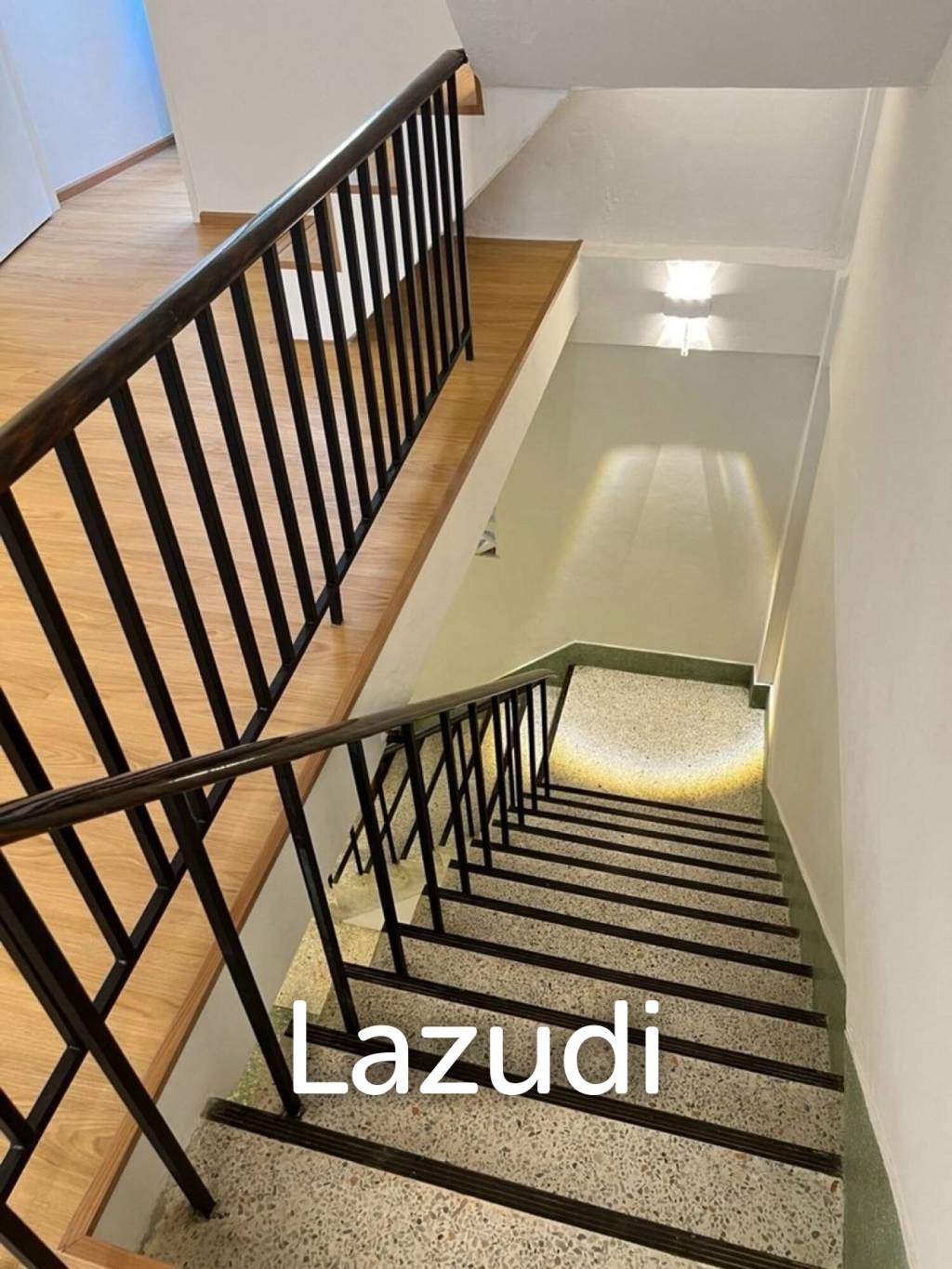 4 bedroom 4 bathroom with a roof top terrace 250 sqm Townhouse in Charoen Nakhon