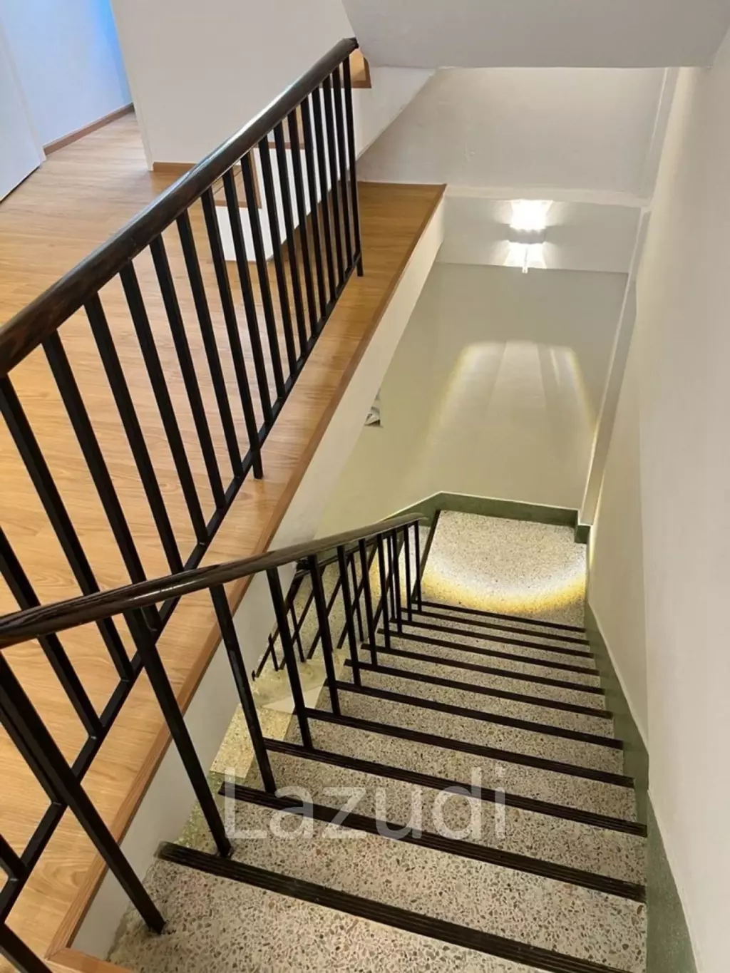 4 bedroom 4 bathroom with a roof top terrace 250 sqm Townhouse in Charoen Nakhon