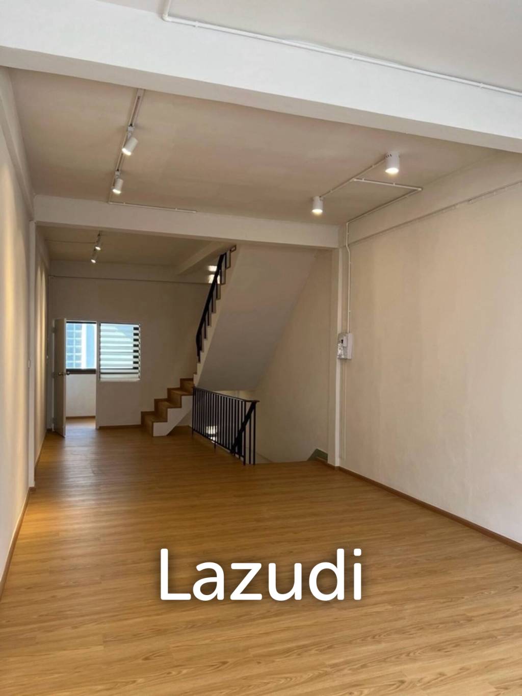 4 bedroom 4 bathroom with a roof top terrace 250 sqm Townhouse in Charoen Nakhon