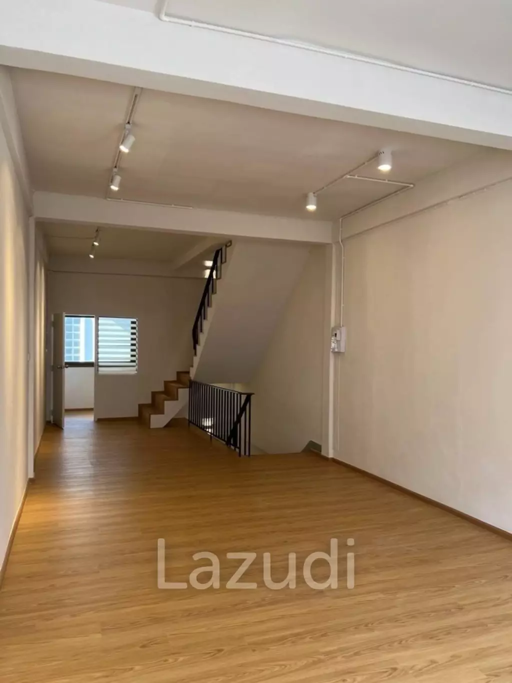 4 bedroom 4 bathroom with a roof top terrace 250 sqm Townhouse in Charoen Nakhon