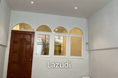 4 bedroom 4 bathroom with a roof top terrace 250 sqm Townhouse in Charoen Nakhon