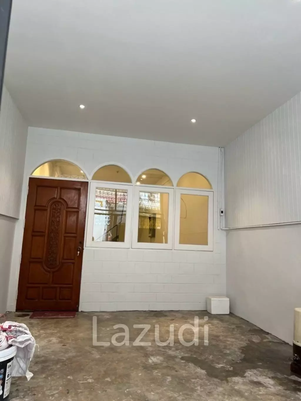 4 bedroom 4 bathroom with a roof top terrace 250 sqm Townhouse in Charoen Nakhon