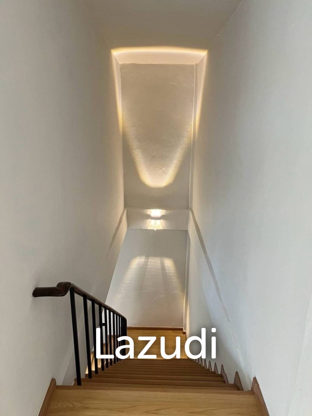 4 bedroom 4 bathroom with a roof top terrace 250 sqm Townhouse in Charoen Nakhon
