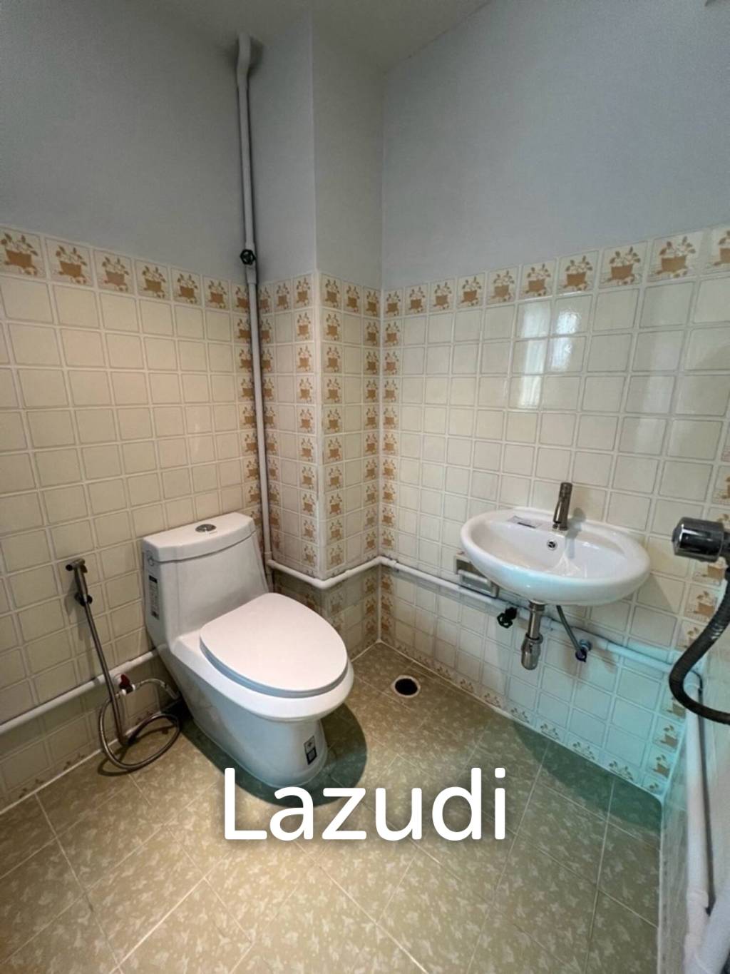 4 bedroom 4 bathroom with a roof top terrace 250 sqm Townhouse in Charoen Nakhon