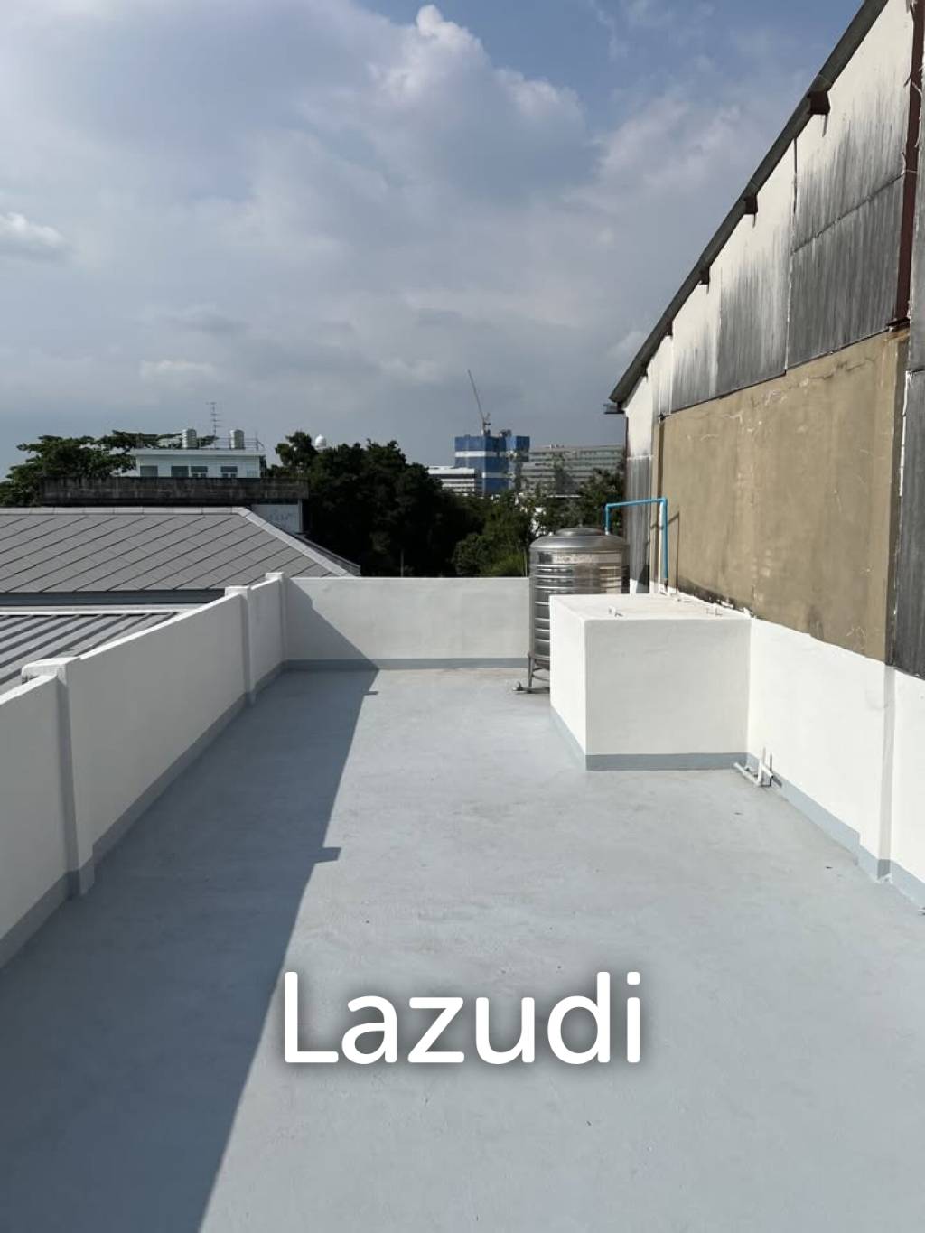 4 bedroom 4 bathroom with a roof top terrace 250 sqm Townhouse in Charoen Nakhon