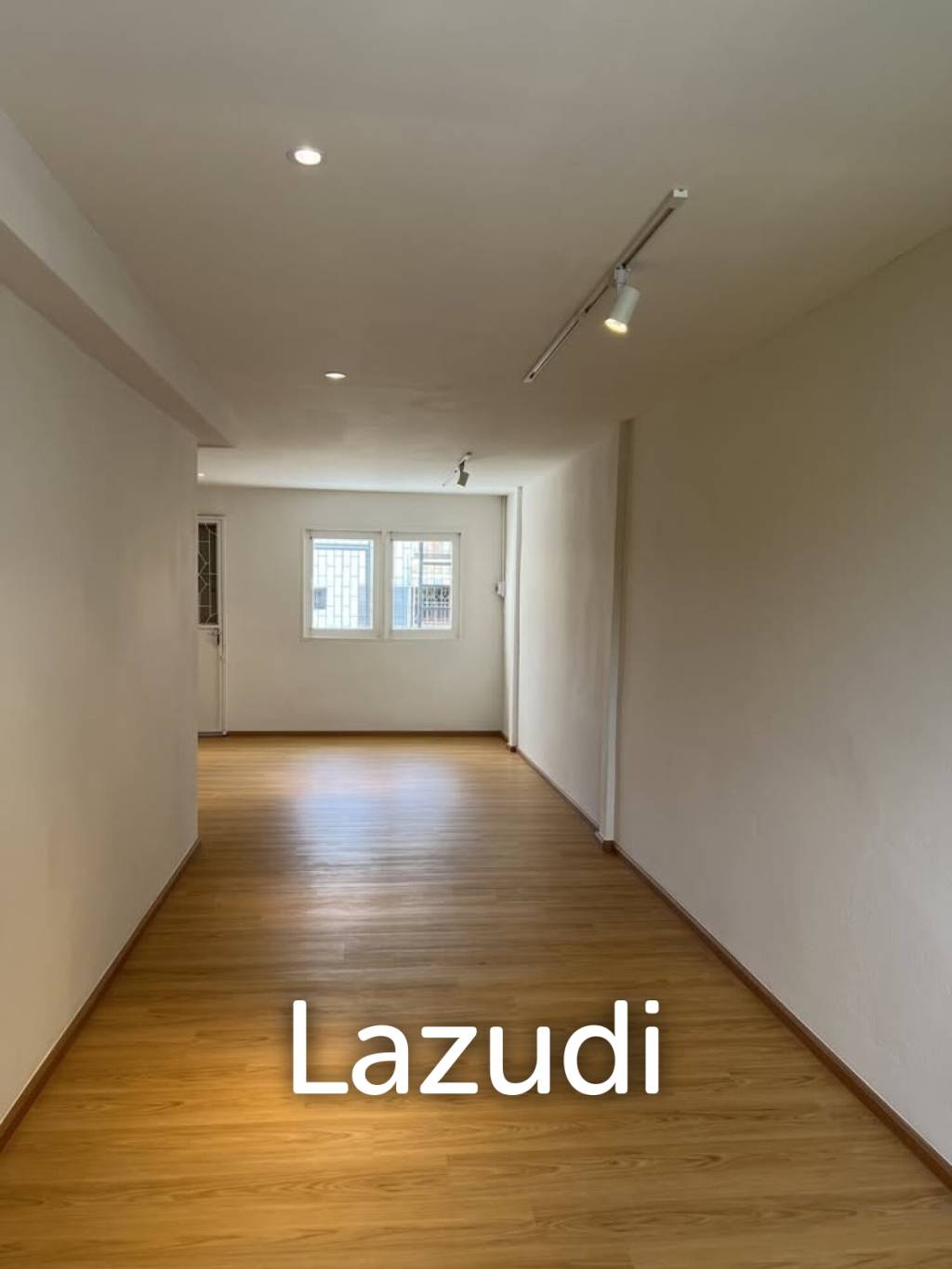4 bedroom 4 bathroom with a roof top terrace 250 sqm Townhouse in Charoen Nakhon