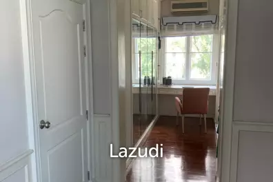 340 sqm Garden Townhouse for Sale in Wat Phraya Krai Bangkok