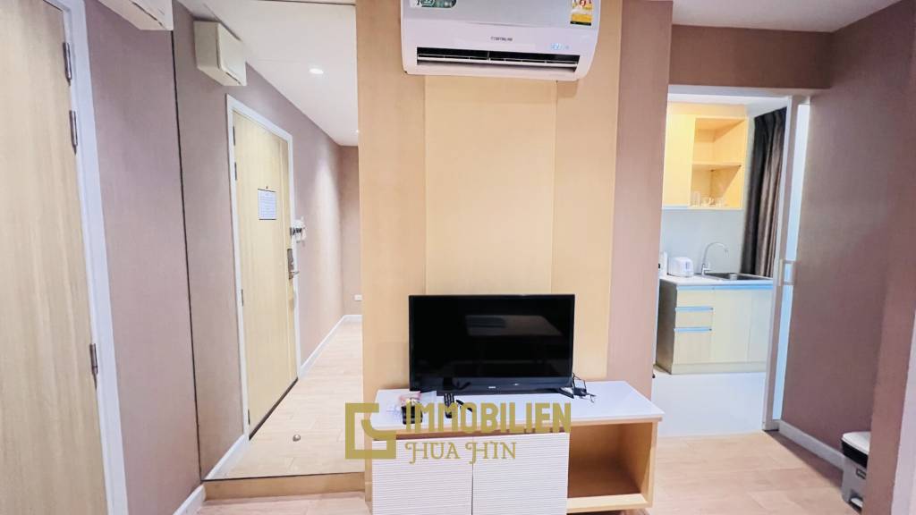 Modern / Poolblick / möbliert