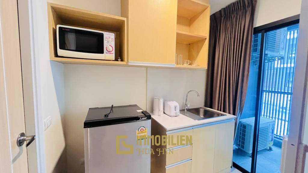 Modern / Poolblick / möbliert