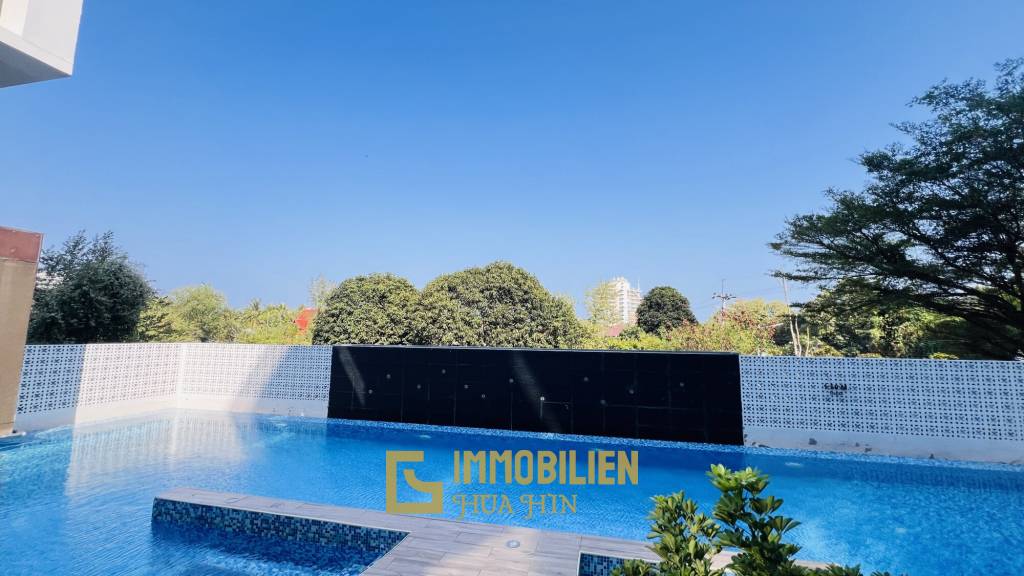 Modern / Poolblick / möbliert