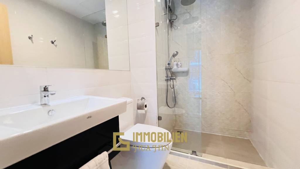 Modern / Poolblick / möbliert